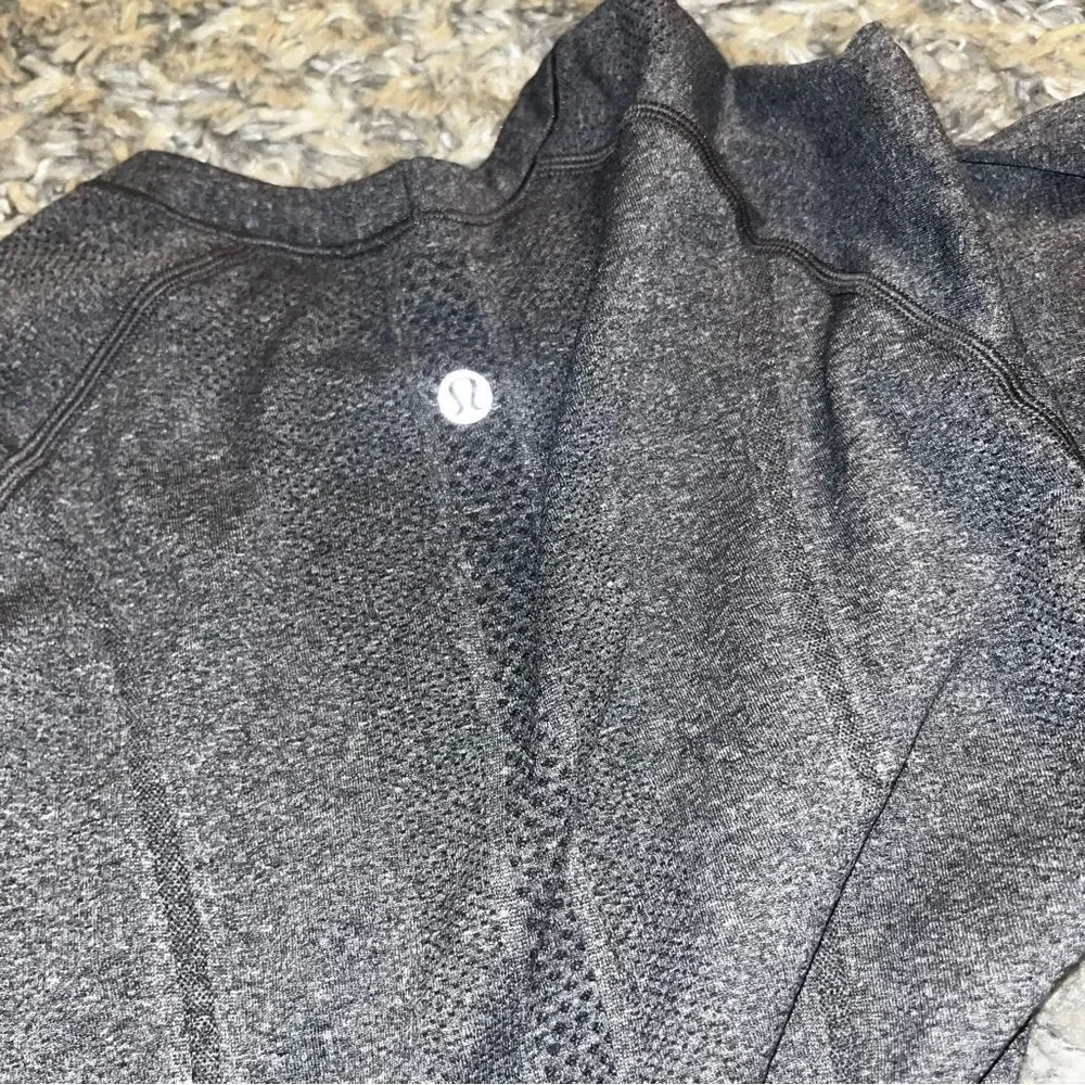 Lululemon dark grey swiftly long sleeve size 6